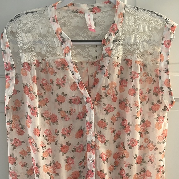 3/$15💟 Womens Cap Sleeve Top Size L - Picture 1 of 8